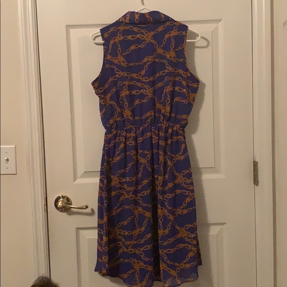 Dress (chain) - Picture 2 of 3